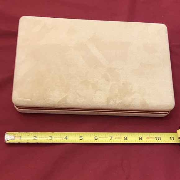 Elegant Cream Jewelry Box - Picture 7 of 9